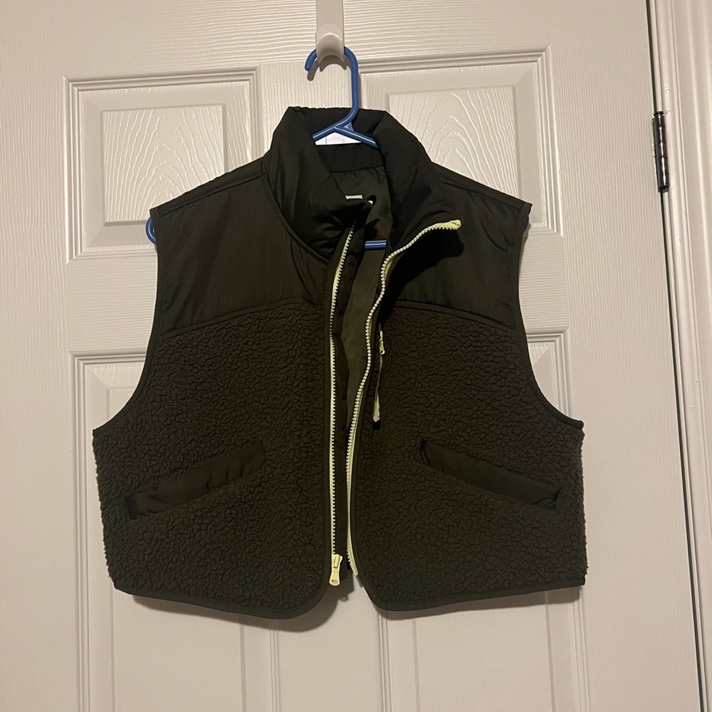 Cropped vest